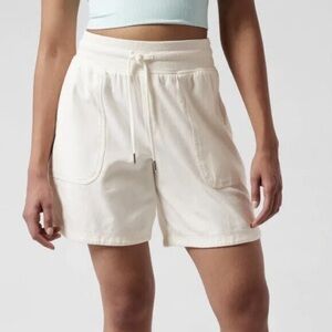 Athleta Farallon Midi Shorts In Magnolia White Women's Size S